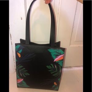 Black tote purse